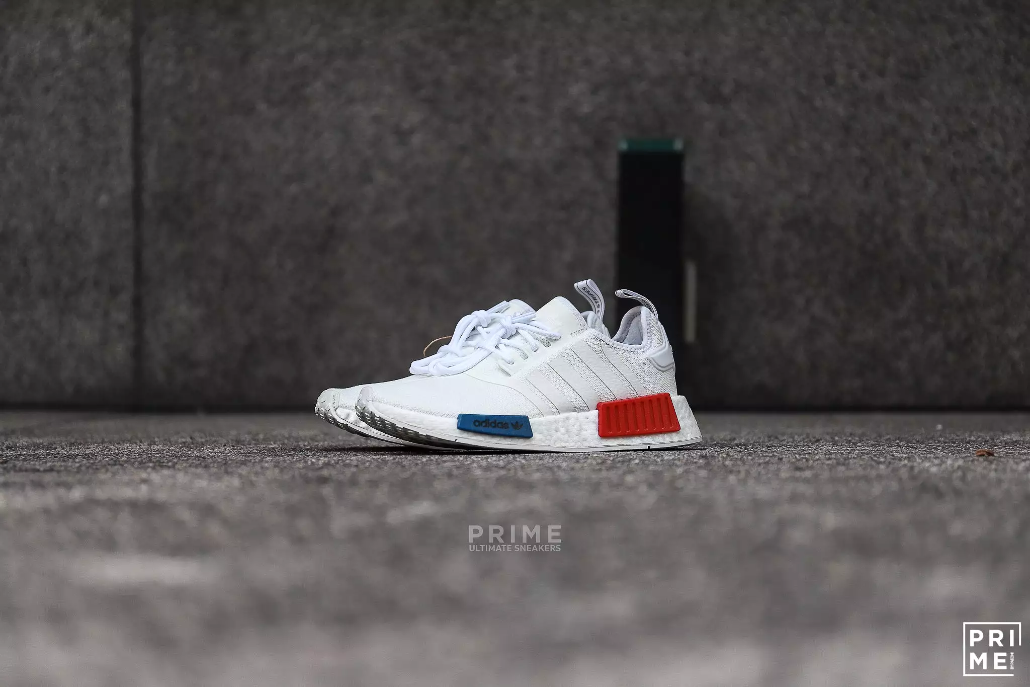 Adidas NMD R1  OG Cloud White / Blue / Red (GZ7925)