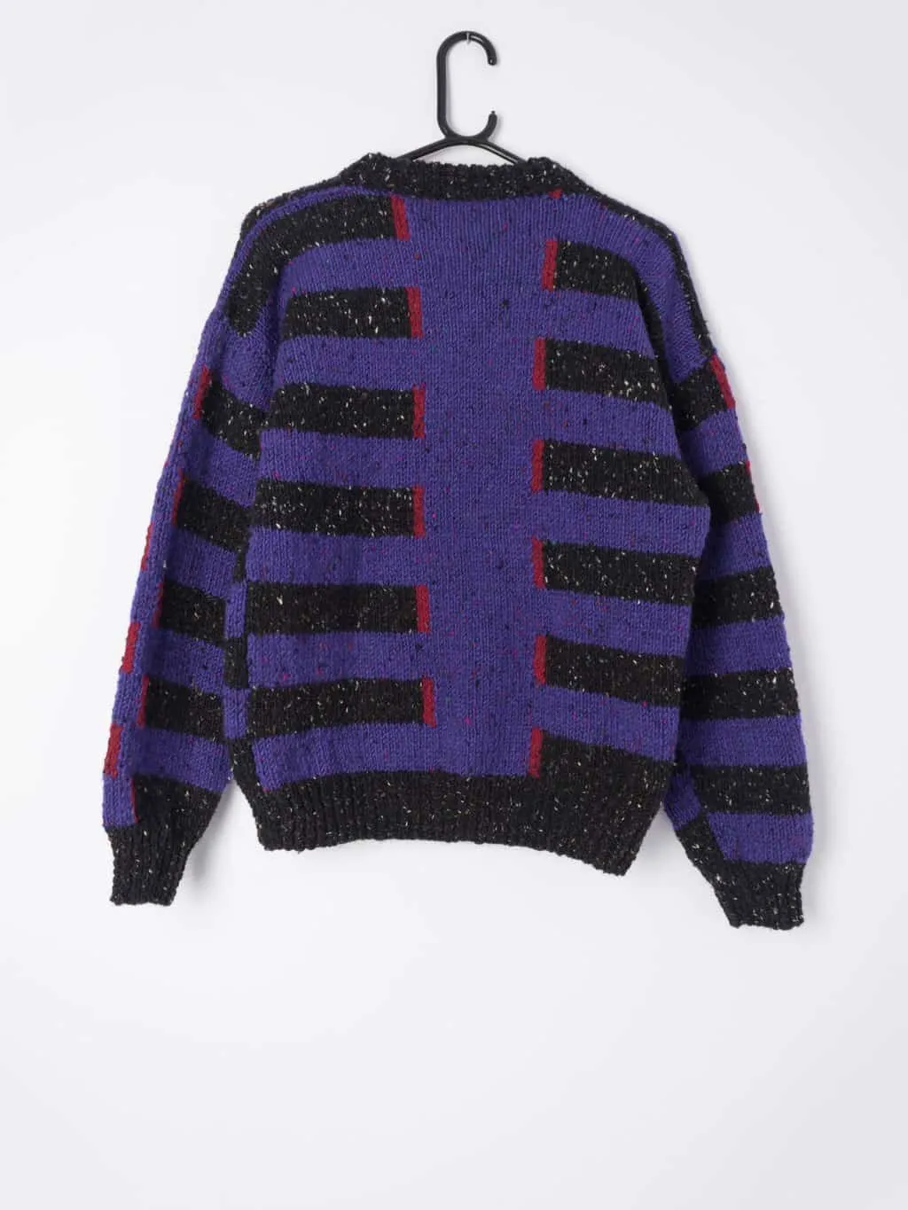 Hand-knitted chunky knit vintage jumper with bold design in purple and black – Medium